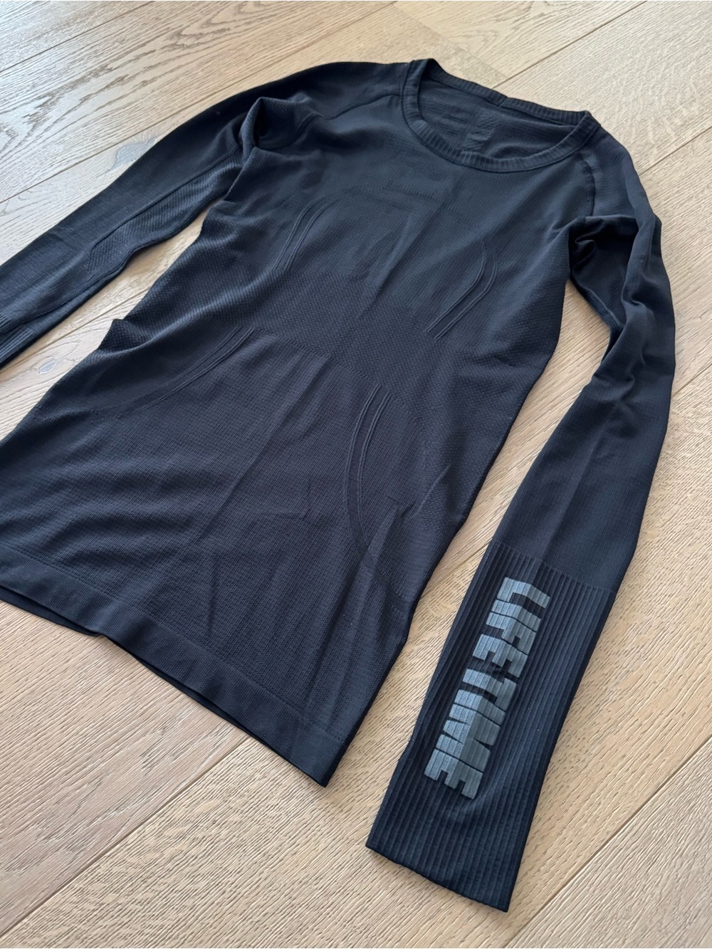 Lululemon Swiftly Long Sleeve Black LifeTime Colab Size 4